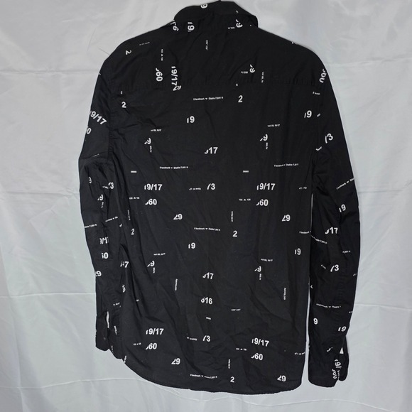 Sovereign Code Black White Graphic Print Button Down Shirt 67 Men's Size Medium - Picture 5 of 10